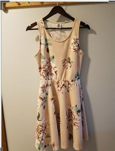 Floral🌸 Dress size Med, light pinkish-peach!